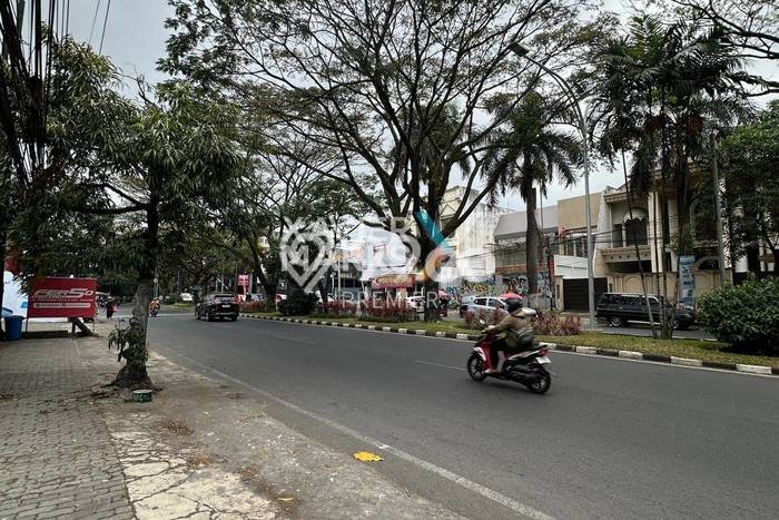 Komersial Dijual di Malang LT 300m2 & LB 200m2 Lokasi Terbaik! Komersial Dijual di Malang LT 300m2 & LB 200m2 Lokasi Terbaik!