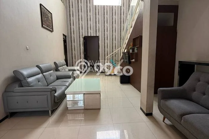 KESEMPATAN TERBAIK! Rumah Nyaman area Dieng, Luas 121m2m² Bangunan 160m2m² KESEMPATAN TERBAIK! Rumah Nyaman area Dieng, Luas 121m2m² Bangunan 160m2m²