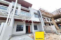 Ready to Use! Luxury House LT 135m2 Desain Modern di Wijaya Ready to Use! Luxury House LT 135m2 Desain Modern di Wijaya