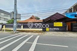 Lokasi terbaik! Rumah siap pakai disewakan di Mampang Prapatan LB 500m2 Lokasi terbaik! Rumah siap pakai disewakan di Mampang Prapatan LB 500m2