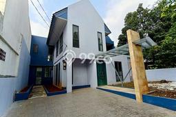 Rumah Elit LB 283m2 Siap Pakai Desain Elegan di Bintaro, Tangerang Selatan Rumah Elit LB 283m2 Siap Pakai Desain Elegan di Bintaro, Tangerang Selatan