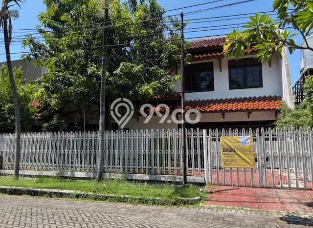 Rumah Elit Modern Tanpa Renovasi di Pakis Surabaya Rumah Elit Modern Tanpa Renovasi di Pakis Surabaya