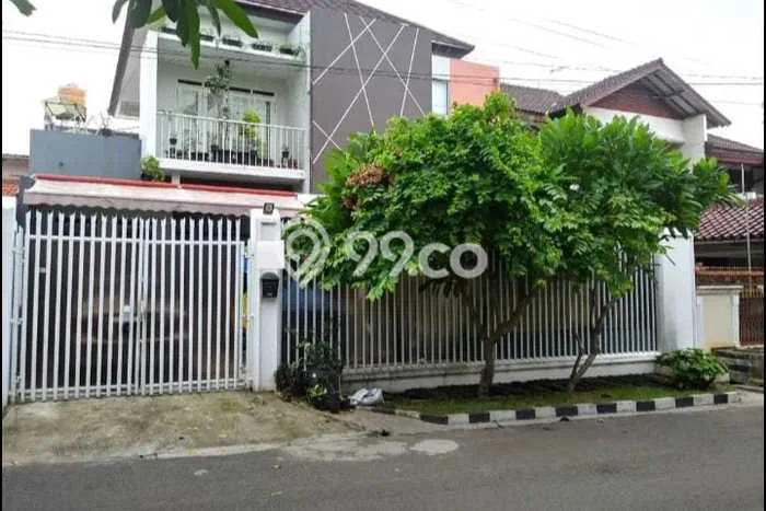 Hunian Mewah Dijual LT 237m2 di Duren Sawit, Jakarta Timur Hunian Mewah Dijual LT 237m2 di Duren Sawit, Jakarta Timur
