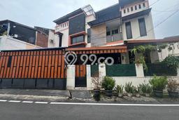 Dijual Rumah Luas Elegan Dengan View Cantik di Pondok Kelapa, Jakarta Timur Dijual Rumah Luas Elegan Dengan View Cantik di Pondok Kelapa, Jakarta Timur