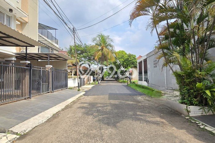 Kos-kosan Dijual di Bintaro Tangerang Selatan Luas 200m2 Kos-kosan Dijual di Bintaro Tangerang Selatan Luas 200m2