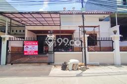 RARE UNIT! Rumah di Duri Kepa, 3 KT, View Kota, Luas 225m² Bangunan 200m² RARE UNIT! Rumah di Duri Kepa, 3 KT, View Kota, Luas 225m² Bangunan 200m²
