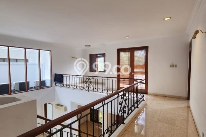 Ready to Use! Luxury House LT 404m2 Desain Elegan di Kemang Ready to Use! Luxury House LT 404m2 Desain Elegan di Kemang