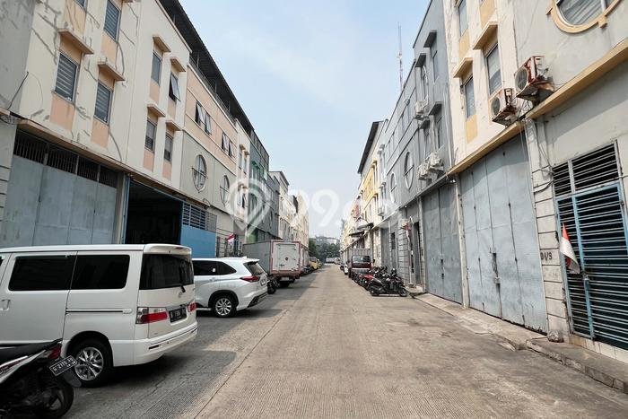 Unit Komersial Disewakan di Jakarta Barat Area Strategis Harga Kompetitif Unit Komersial Disewakan di Jakarta Barat Area Strategis Harga Kompetitif