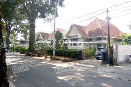 Siap Huni Rumah Mewah 5 Kamar di Klojen Dekat ke Mana Saja Siap Huni Rumah Mewah 5 Kamar di Klojen Dekat ke Mana Saja