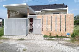Rumah Modern Cantik 2 KT Siap Huni di Karangploso Rumah Modern Cantik 2 KT Siap Huni di Karangploso