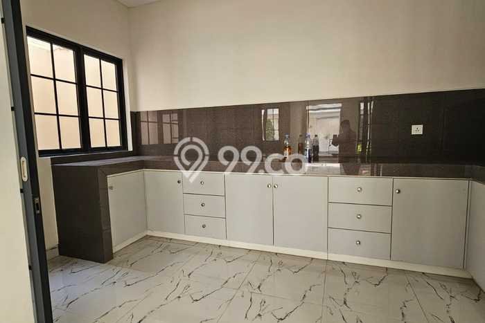 For Sale Hunian Rumah Terawat 4 Kamar di Suvarna Sutera, Tangerang For Sale Hunian Rumah Terawat 4 Kamar di Suvarna Sutera, Tangerang