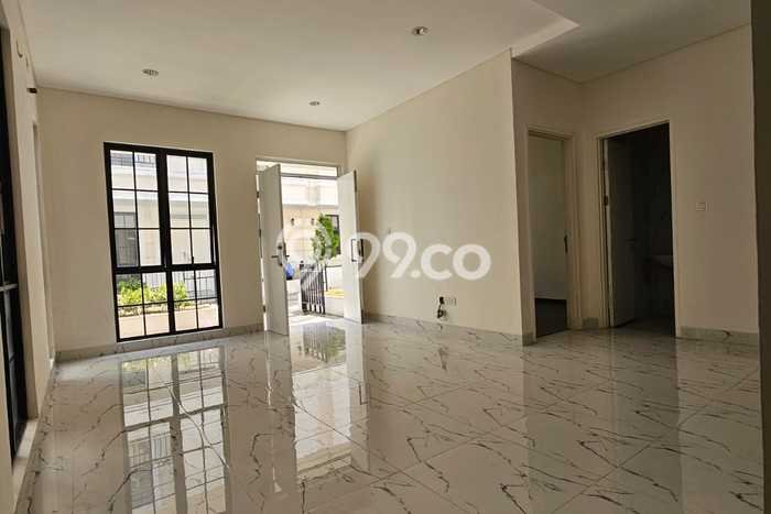 For Sale Hunian Rumah Terawat 4 Kamar di Suvarna Sutera, Tangerang For Sale Hunian Rumah Terawat 4 Kamar di Suvarna Sutera, Tangerang