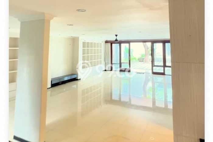 Jual Rumah Luas Elegan Dengan View Cantik di Raya Darmo, Surabaya Jual Rumah Luas Elegan Dengan View Cantik di Raya Darmo, Surabaya