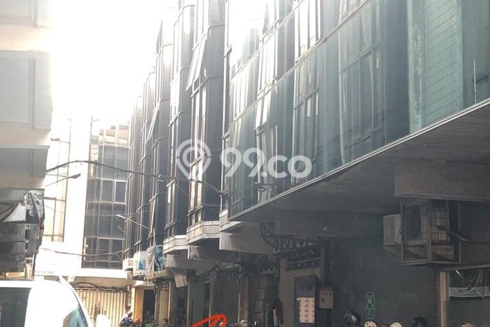 Unit Ruko Dijual di Surabaya LT 67m2 & LB 270m2 Unit Ruko Dijual di Surabaya LT 67m2 & LB 270m2