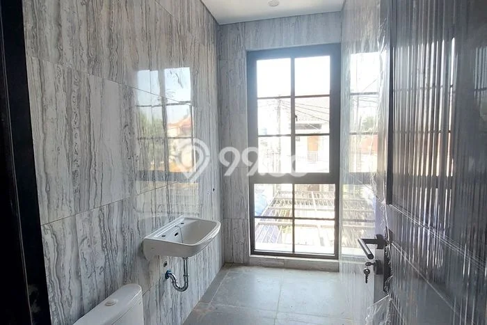 For Sale Hunian Rumah Terawat 4 KT di Serpong Villa Melati Mas, Tangerang Selatan For Sale Hunian Rumah Terawat 4 KT di Serpong Villa Melati Mas, Tangerang Selatan