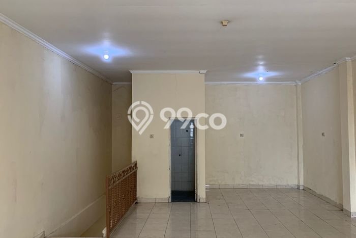 Ruko Dijual di Jakarta Barat LT 100m2 & LB 140m2 Lokasi Terbaik! Ruko Dijual di Jakarta Barat LT 100m2 & LB 140m2 Lokasi Terbaik!
