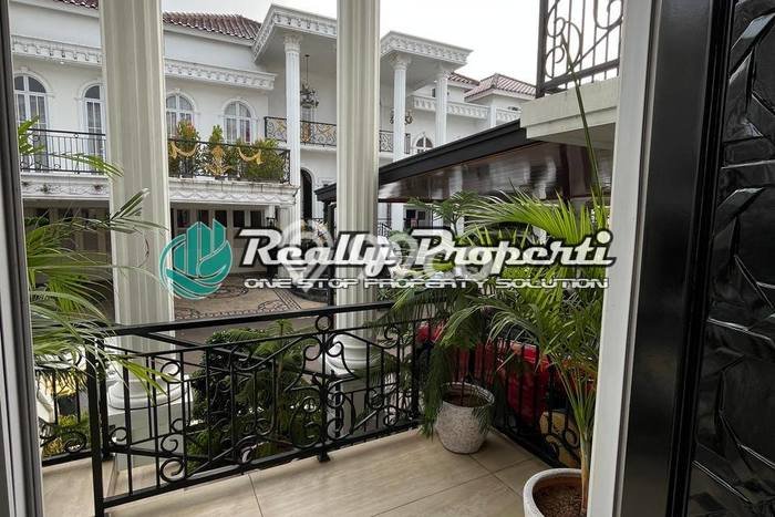 Rumah Eksklusif Siap Huni LT 190m2 di Ciracas, Jakarta Timur Rumah Eksklusif Siap Huni LT 190m2 di Ciracas, Jakarta Timur