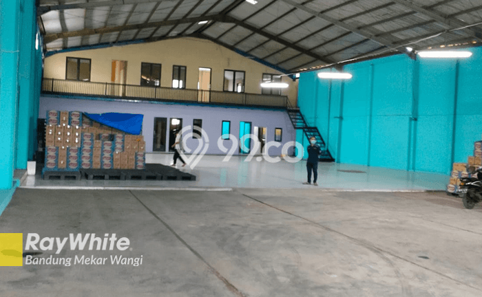 POTENSI BESAR! Gudang di Rancaekek, Luas 850m2m², Lokasi Mainroad POTENSI BESAR! Gudang di Rancaekek, Luas 850m2m², Lokasi Mainroad