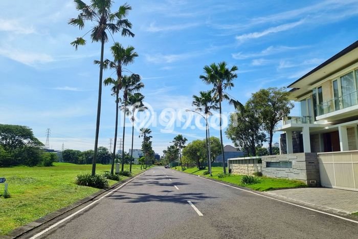 Tanah Strategis Kawasan Pakuwon Indah, Luas 594m2m², Akses Pakuwon Indah, Surabaya, Surabaya Tanah Strategis Kawasan Pakuwon Indah, Luas 594m2m², Akses Pakuwon Indah, Surabaya, Surabaya