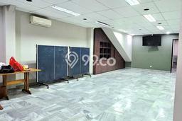 Ruko Dijual di Jakarta Barat LT 100m2 & LB 180m2 Lokasi Terbaik! Ruko Dijual di Jakarta Barat LT 100m2 & LB 180m2 Lokasi Terbaik!