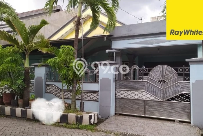 Rumah LT 200m2m² / LB 230m2m² Lokasi Strategis di , Surabaya Rumah LT 200m2m² / LB 230m2m² Lokasi Strategis di , Surabaya