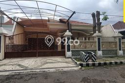 Ready to Use! Premium House LT 525m2 Desain Elegan di Manyar Ready to Use! Premium House LT 525m2 Desain Elegan di Manyar