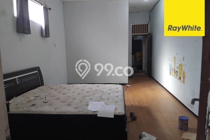 Rumah Asri area , Surabaya, Luas 130m2m² Bangunan 250m2m² Rumah Asri area , Surabaya, Luas 130m2m² Bangunan 250m2m²