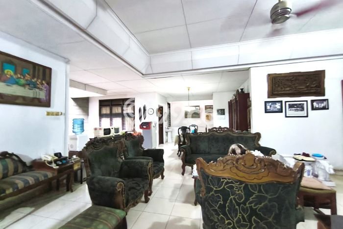 Siap Huni Rumah Mewah 6 Kamar di Kebon Jeruk Dekat ke Mana Pun Siap Huni Rumah Mewah 6 Kamar di Kebon Jeruk Dekat ke Mana Pun