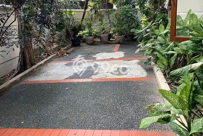 SPECIAL OFFER! Rumah area Tanjung Barat, 5 KT, Area Strategis, Luas 350m² LB 550m² SPECIAL OFFER! Rumah area Tanjung Barat, 5 KT, Area Strategis, Luas 350m² LB 550m²