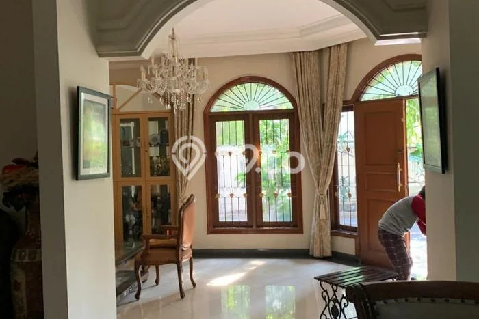 SPECIAL OFFER! Rumah area Tanjung Barat, 5 KT, Area Strategis, Luas 350m² LB 550m² SPECIAL OFFER! Rumah area Tanjung Barat, 5 KT, Area Strategis, Luas 350m² LB 550m²