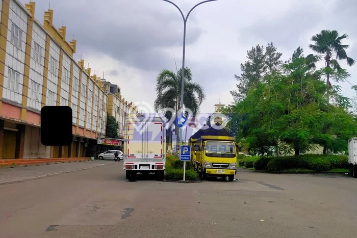 Ruko Golden Boulevard Bsd Tangerang Selatan Gandeng Nego Bu Ruko Golden Boulevard Bsd Tangerang Selatan Gandeng Nego Bu