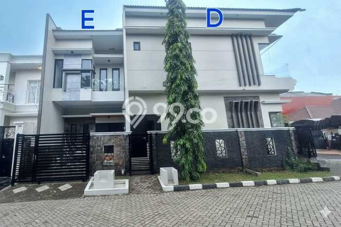 HOT PROPERTY! Rumah Strategis area , Luas 72m2m² Bangunan 110m2m² HOT PROPERTY! Rumah Strategis area , Luas 72m2m² Bangunan 110m2m²