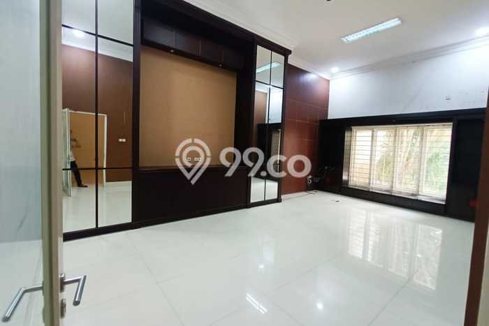 Disewakan Rumah Konsep Modern di Tenggilis Mejoyo Surabaya dengan 5 KT Disewakan Rumah Konsep Modern di Tenggilis Mejoyo Surabaya dengan 5 KT