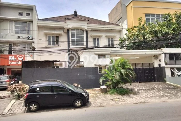 Disewakan Rumah Konsep Modern di Tenggilis Mejoyo Surabaya dengan 5 KT Disewakan Rumah Konsep Modern di Tenggilis Mejoyo Surabaya dengan 5 KT
