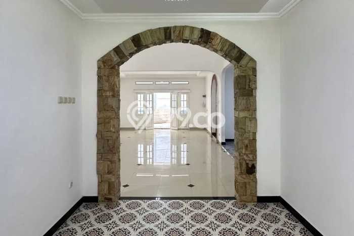 Rumah Luxury Modern Siap Huni di Bintaro Tangerang Selatan Rumah Luxury Modern Siap Huni di Bintaro Tangerang Selatan