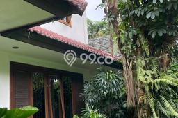 For Sale! Premium House LT 670m2 Desain Modern di Senayan For Sale! Premium House LT 670m2 Desain Modern di Senayan