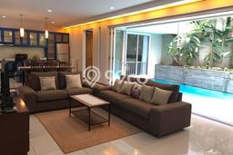 Hunian Modern dengan LT 260m2 & LB 400m2 Dikontrakkan di Senopati Hunian Modern dengan LT 260m2 & LB 400m2 Dikontrakkan di Senopati