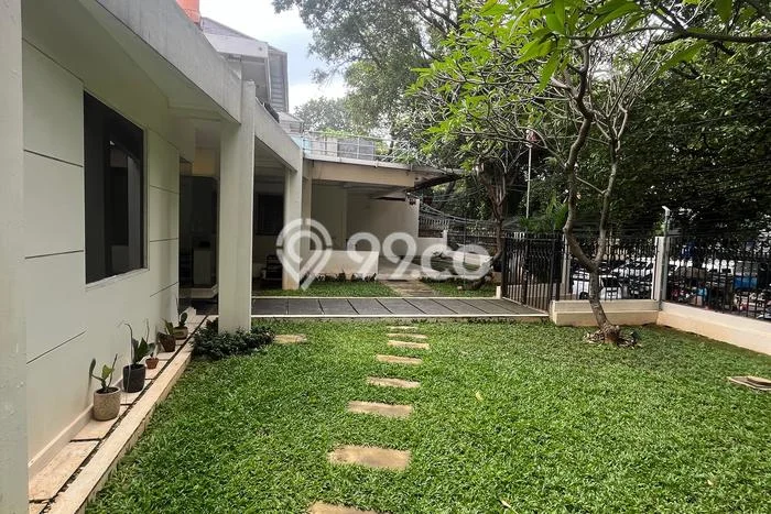 Rumah Mewah LB 301m2 Siap Huni Desain Elegan di Pakubuwono, Jakarta Selatan Rumah Mewah LB 301m2 Siap Huni Desain Elegan di Pakubuwono, Jakarta Selatan
