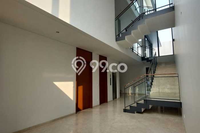 Ready to Use! Luxury House LT 396m2 Desain Modern di BSD City Ready to Use! Luxury House LT 396m2 Desain Modern di BSD City