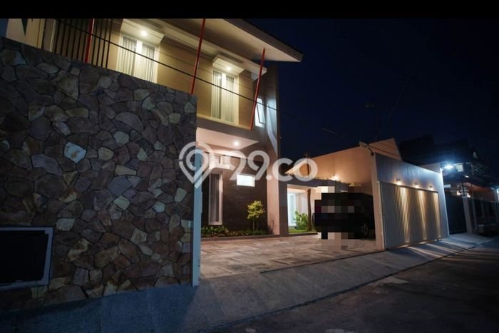 Jual Rumah Luas Megah Dengan View Cantik di Caturtunggal, Sleman Jual Rumah Luas Megah Dengan View Cantik di Caturtunggal, Sleman