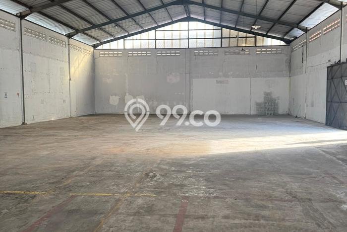 Unit Gudang Disewakan di Soekarno Hatta di Area Ramai & Strategis Unit Gudang Disewakan di Soekarno Hatta di Area Ramai & Strategis