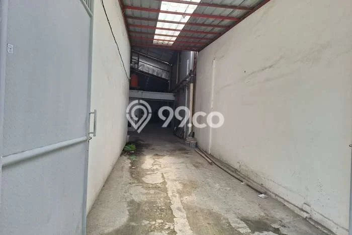 Unit Gudang Paling Strategis di Karang Tengah Tangerang dengan LB 300m2 Unit Gudang Paling Strategis di Karang Tengah Tangerang dengan LB 300m2