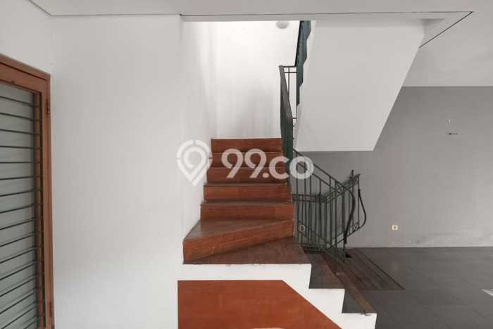 Rumah Elit Modern Tanpa Renovasi di Pondok Indah Jakarta Selatan Rumah Elit Modern Tanpa Renovasi di Pondok Indah Jakarta Selatan