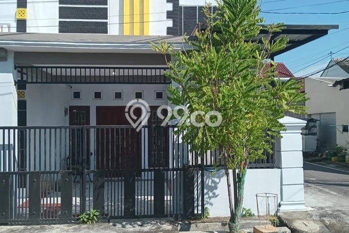 Dijual Rumah Strategis Bagus Punya 3 KT di Taman Madiun - Dijual Rumah Strategis Bagus Punya 3 KT di Taman Madiun -