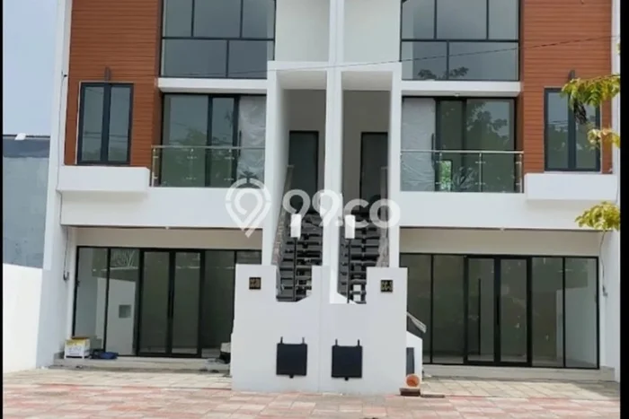 Unit Ruko Dijual di Buduran Sidoarjo Luas Tanah 108m2, Luas Bangunan 103m2 Unit Ruko Dijual di Buduran Sidoarjo Luas Tanah 108m2, Luas Bangunan 103m2