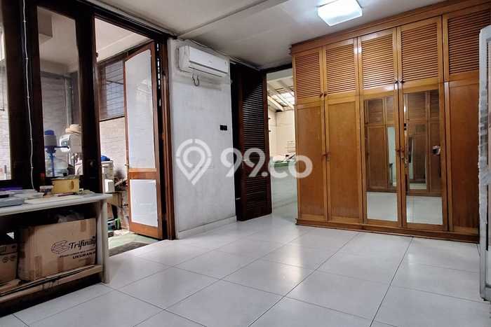 Rumah Elit Modern Tanpa Renovasi di Puri Indah Jakarta Barat Rumah Elit Modern Tanpa Renovasi di Puri Indah Jakarta Barat