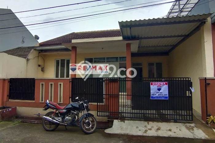 LOKASI TERBAIK! Rumah di Taman Galaxy, 3 KT, Lingkungan Elite, Luas 135m² LB 130m² LOKASI TERBAIK! Rumah di Taman Galaxy, 3 KT, Lingkungan Elite, Luas 135m² LB 130m²