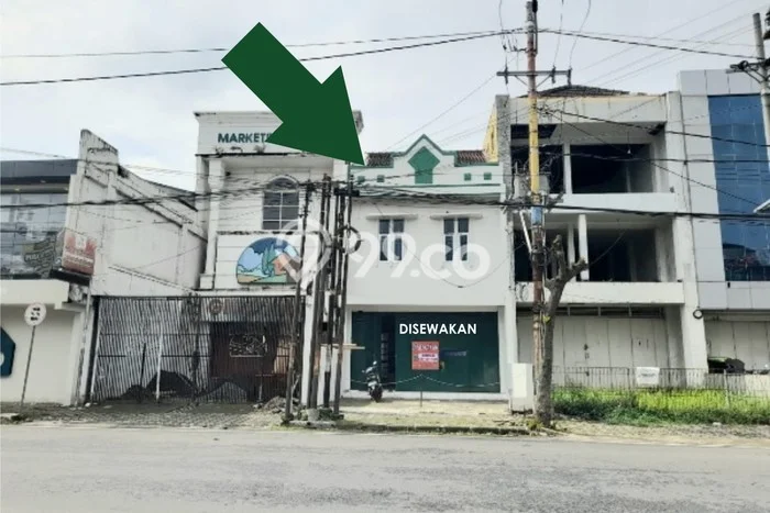 LOKASI PREMIUM! Ruko di , Luas 250m2m², Area Komersial LOKASI PREMIUM! Ruko di , Luas 250m2m², Area Komersial