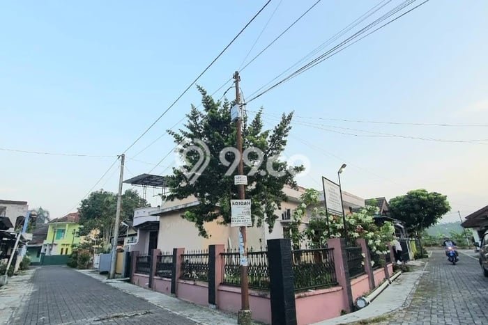 Dijual Cepat Rumah Bagus Siap Huni LB 180m2 di Purwokerto Selatan, Banyumas Dijual Cepat Rumah Bagus Siap Huni LB 180m2 di Purwokerto Selatan, Banyumas