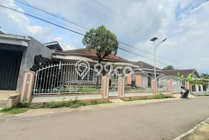 Dijual Murah Rumah dengan 4 Kamar Tidur dan 2 Kamar Mandi di Kawasan Sokaraja, Banyumas Dijual Murah Rumah dengan 4 Kamar Tidur dan 2 Kamar Mandi di Kawasan Sokaraja, Banyumas